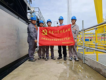 业主给华新机电党员突击队颁了“金牌”！