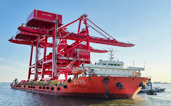 华新机电成功完成四台大型卸船机总装发运?